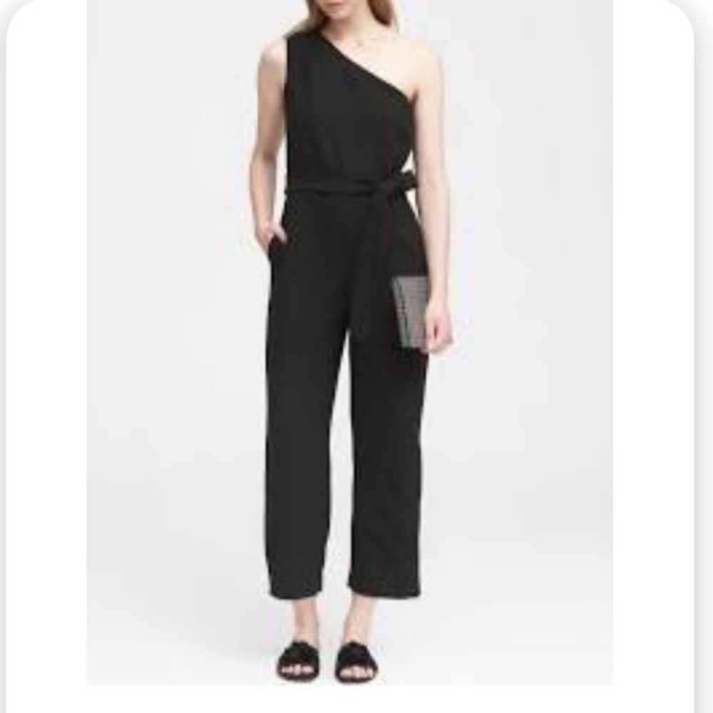 BANANA REPUBLIC  BLACK ONE SHOUDLER CROP JUMPSUIT